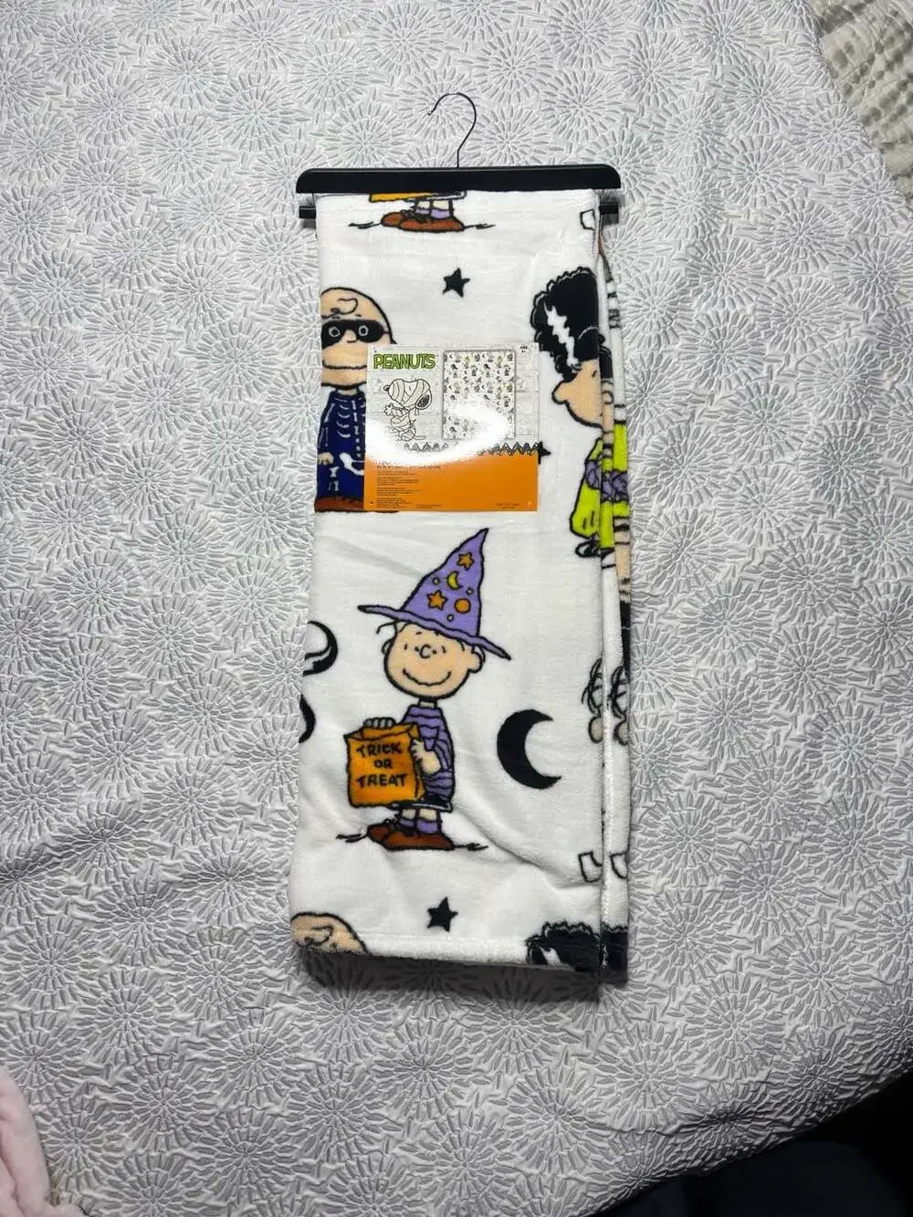 Peanuts Snoopy Gang Halloween Trick or Treat Throw Blanket 46
